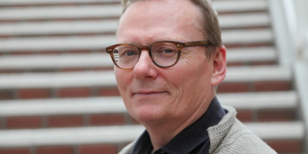 On the interplay between politics and economics